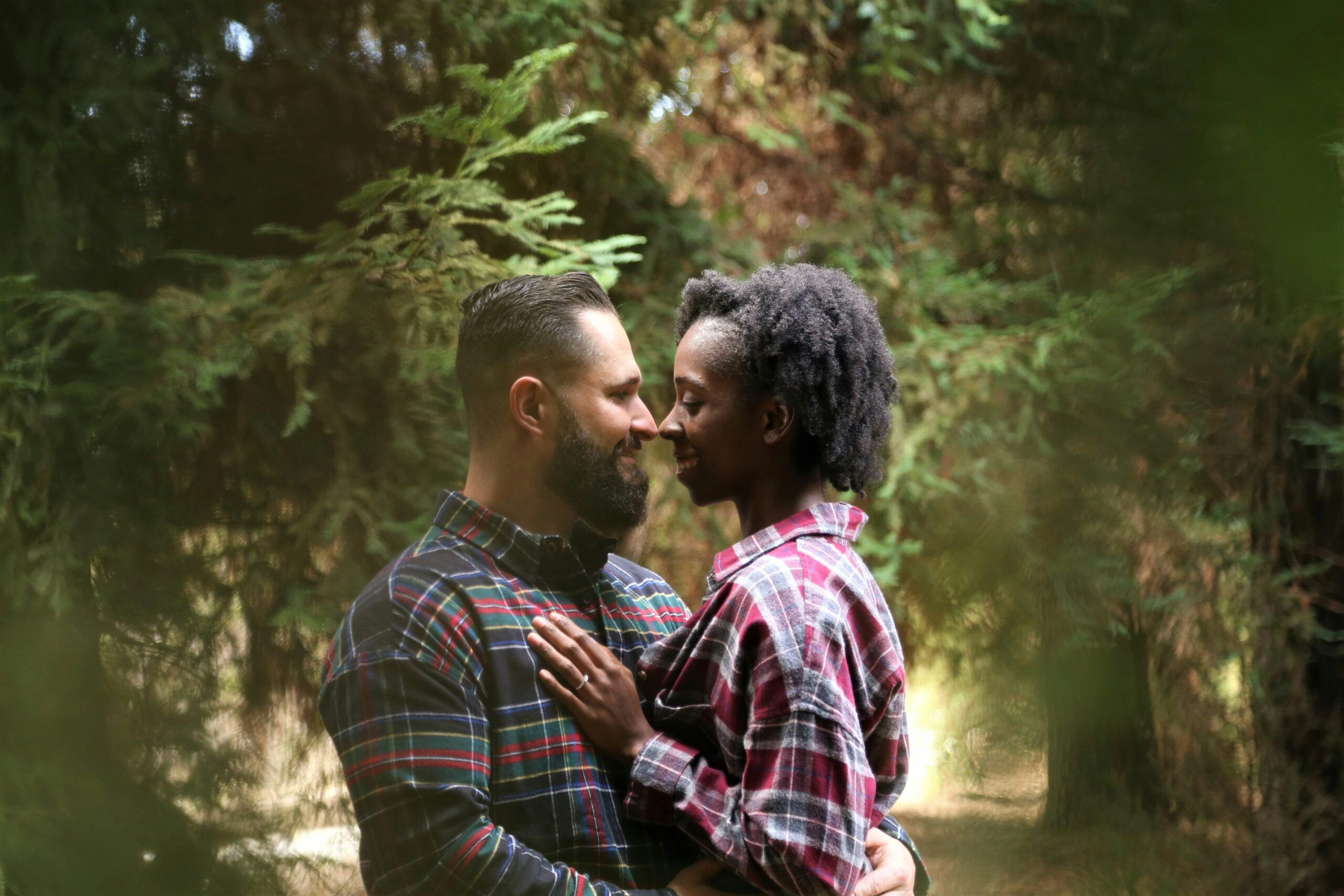 What to Wear for Your Engagement Photos: Style Tips for Couples